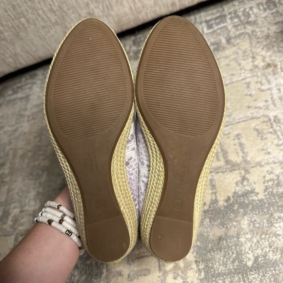 Gentle Souls by Kenneth Cole Women's Luci Ruffle A-line Peep Toe Wedge Sandals - Picture 7 of 11